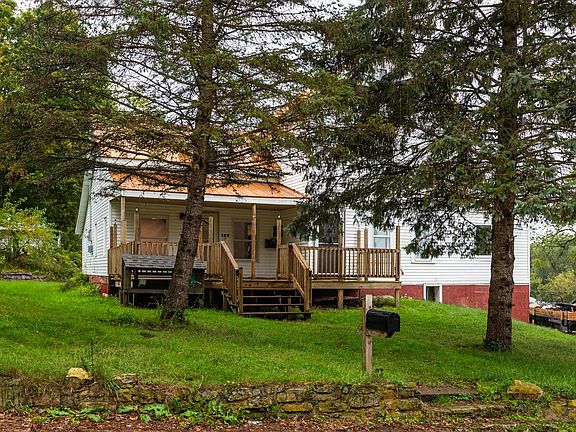 3rd image of 137 Ridge STREET