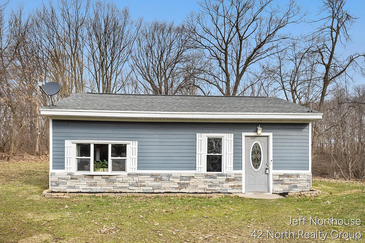 11769 Old Belding Rd NE photo 1