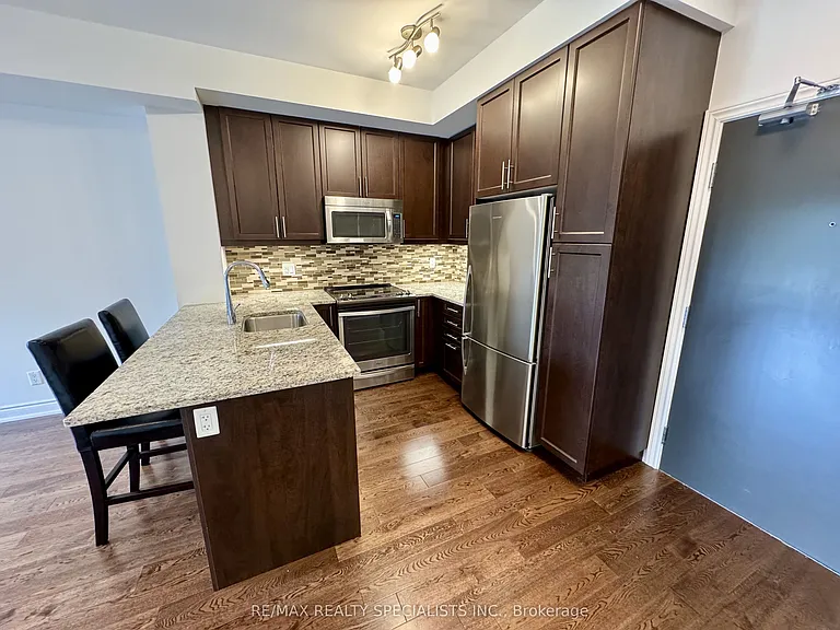3170 Erin Mills Pkwy #319 — Photo 3