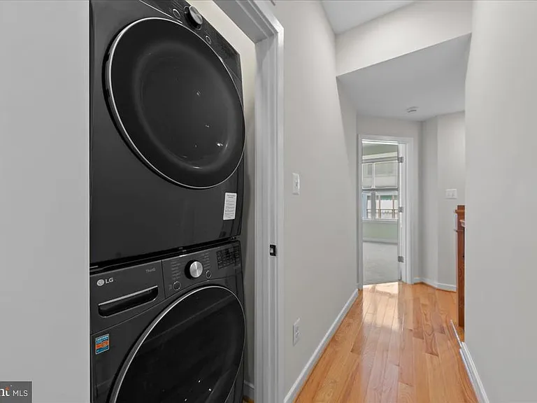 2916 Penny Ln — Photo 35