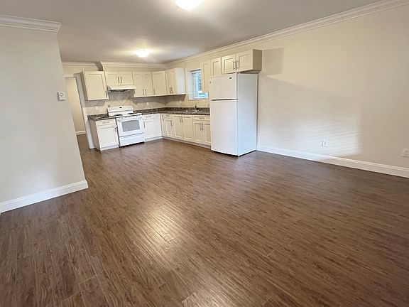 5th image of 14000 Wellington Cres