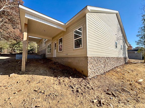 2nd image of 87 Marilyn Cir