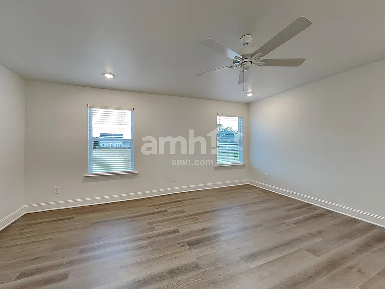314 Golucke Way — Photo 8