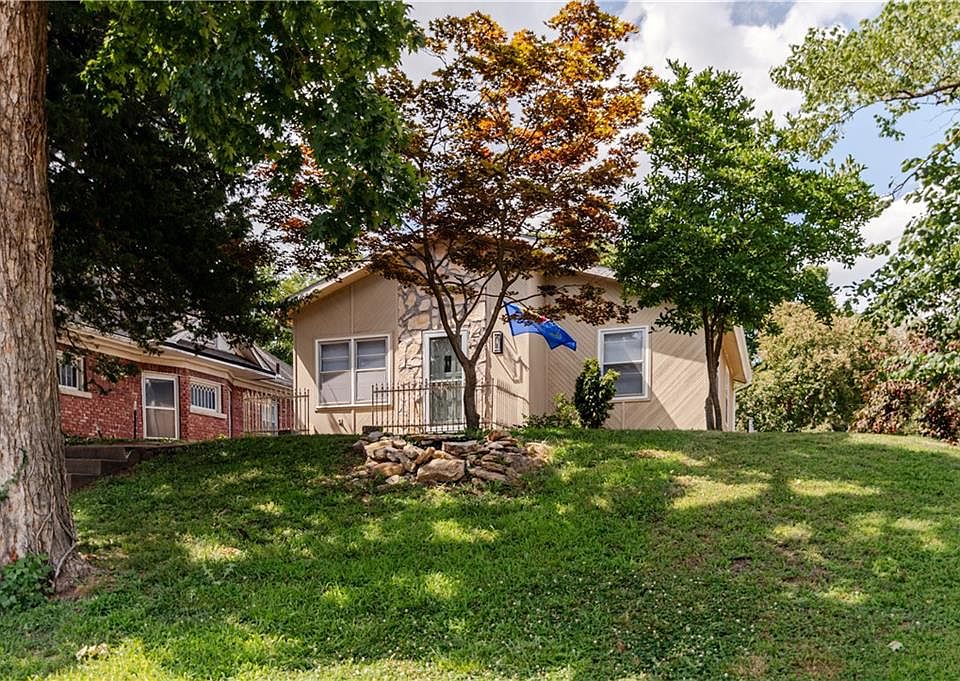 1st image of 307 Riley St