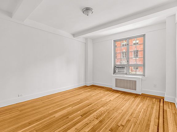 3rd image of 208 W 23rd St APT 501