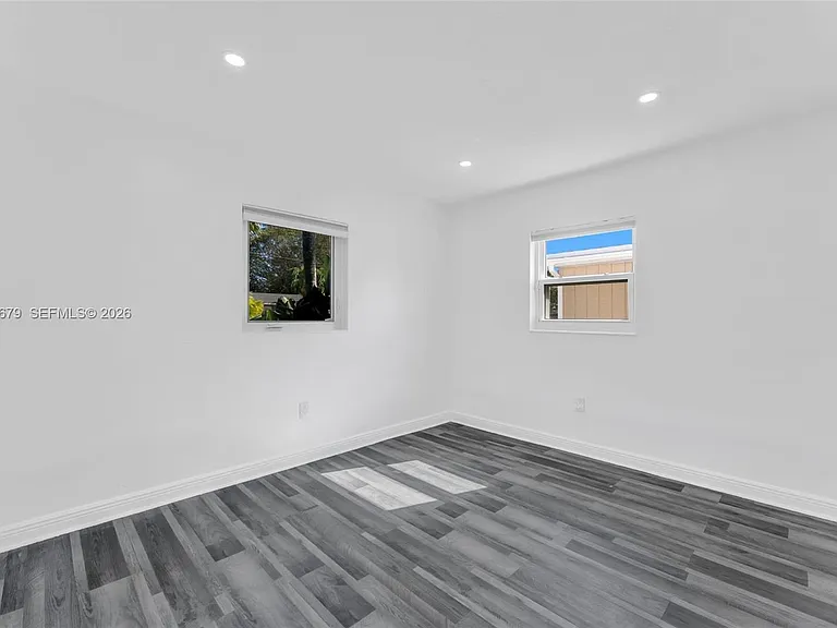 4917 SW 43rd Ter — Photo 15