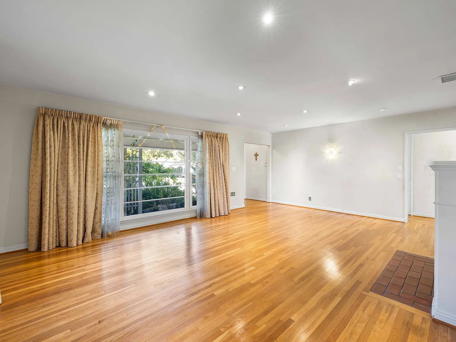 2 bed, 1.5 bath, 1557 sqft, $4,500 — Photo 4