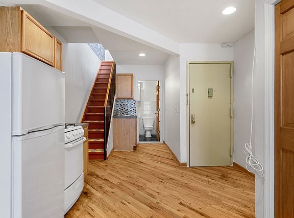 3rd image of 120 Orchard St APT 10