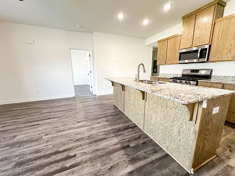 325 Westbrook Ct — Photo 2