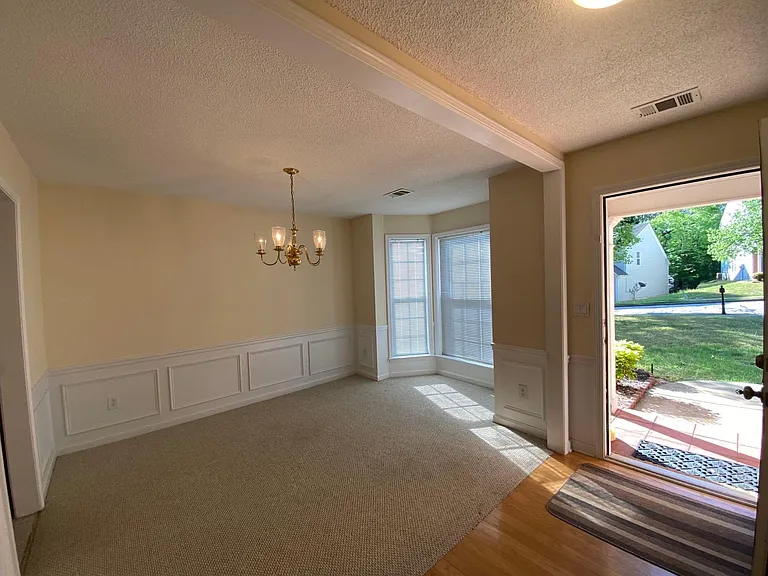 2585 Davenport Park Dr — Photo 2
