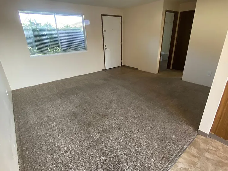1 Bedroom 1 Bathroom at Hollywood Park Apartments — Photo 5
