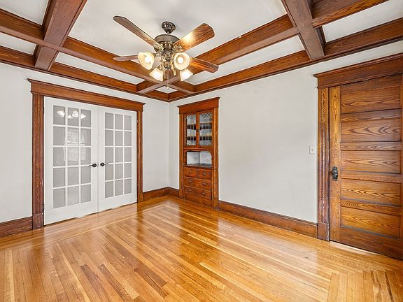 5th image of 136 Marsden St