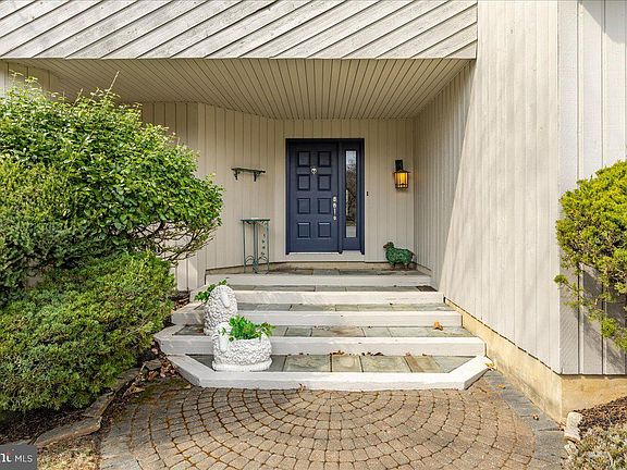 2nd image of 37 Lorrie Ln