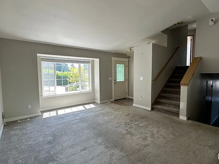 5108 Rainier Dr E — Photo 2