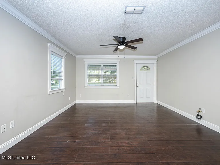 20608 Scarborough Rd — Photo 10