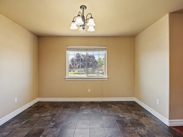 547 S Bayside St — Photo 15