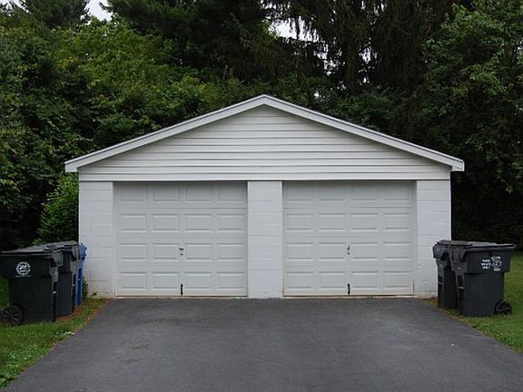 3rd image of 264 Fontaine Cir