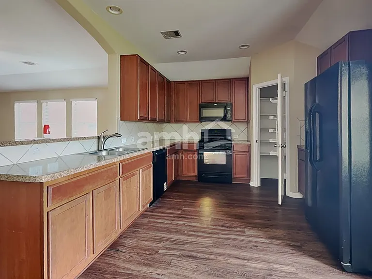 28606 Lockeridge Farms Dr — Photo 3