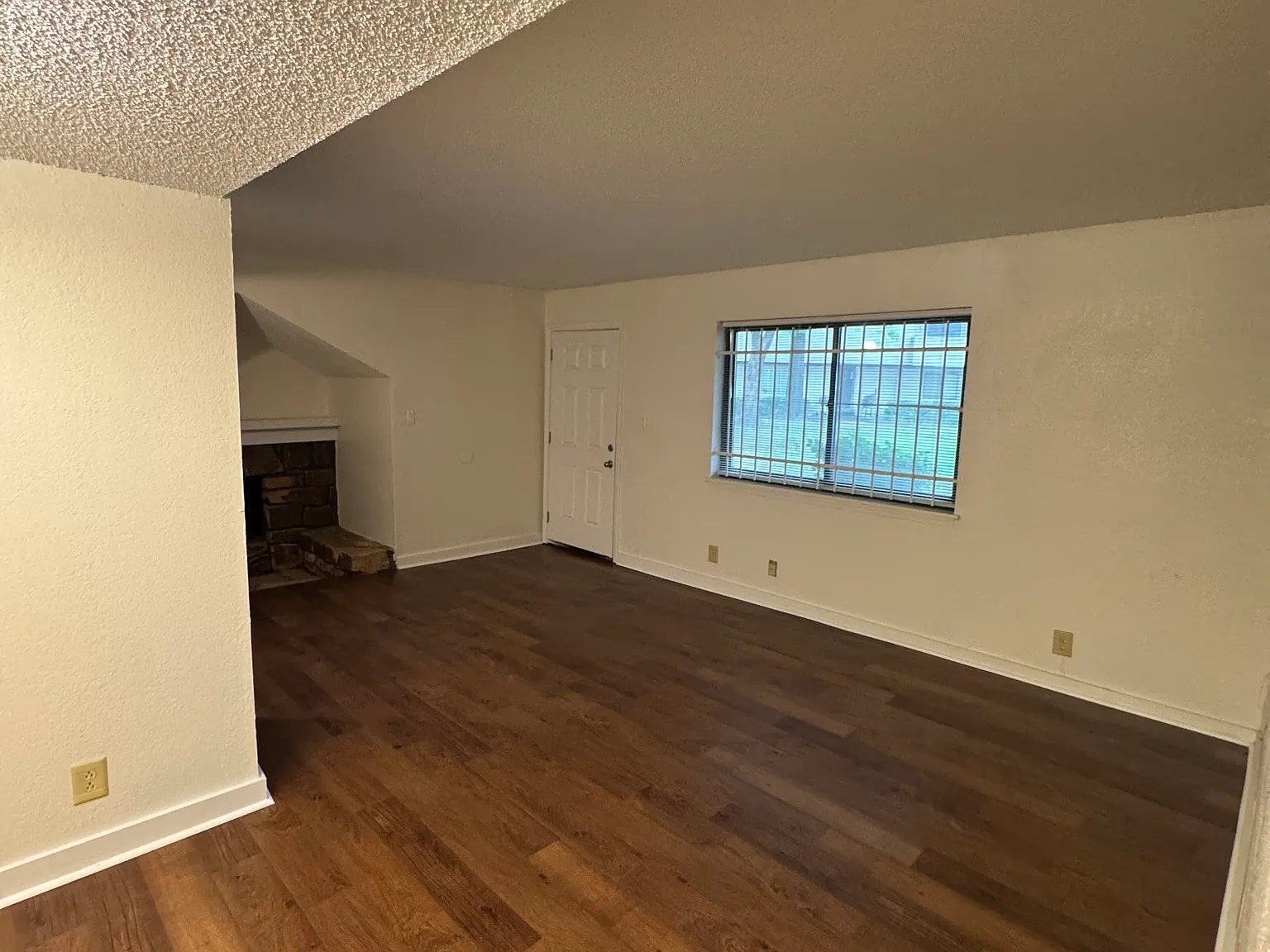 1 bed, 738 sqft, $900 — Photo 3
