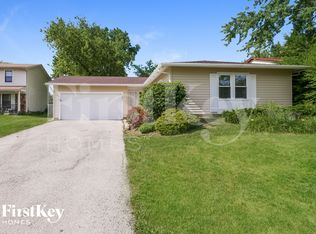 2450 N Crescent Ln, Aurora, IL 60504