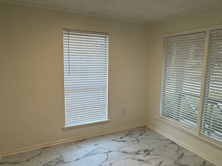 1413 Briarhurst Dr — Photo 21