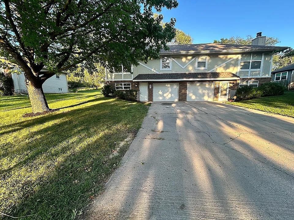 1st image of 401 SE Melody Ln