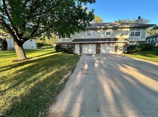 401 SE Melody Ln, Lees Summit, MO 64063
