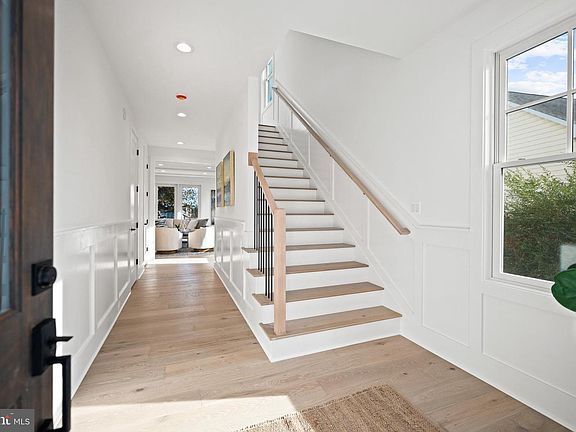 2nd image of 600 29th Rd S