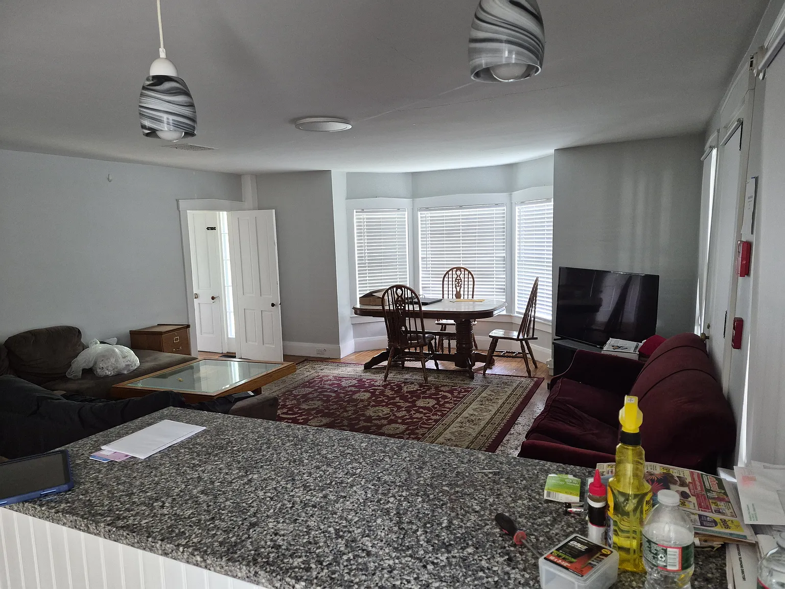 6 bed, 2500 sqft, $3,000 — Photo 2
