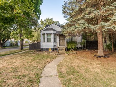 18905 Kingsville St, Harper Woods, MI, 48225