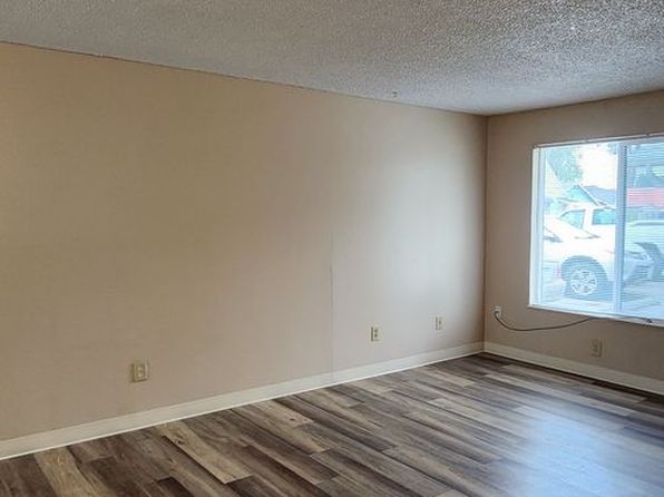 225 20th Ave, 225 20th Ave APT 3, Longview, WA 98632