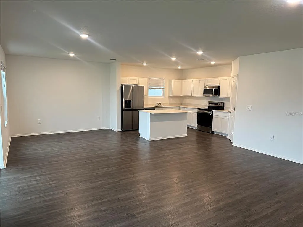 4 bed, 2.5 bath, 2252 sqft, $2,900 — Photo 3