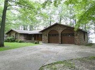 8040 W Ridgeview Dr, Lake City, MI 49651