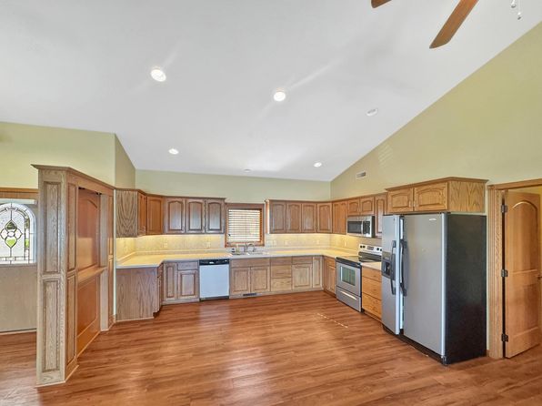 2749 Garnet Ave, Slayton, MN 56172