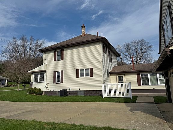 5th image of 33 Carson Ave