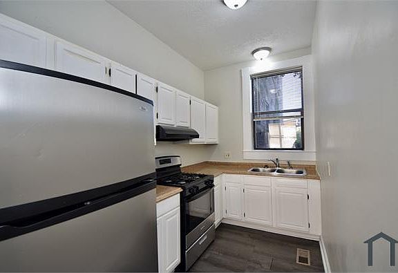 4th image of 2145 Freeman Ave #1