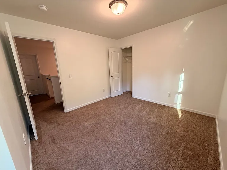 948 Brentwood Park Ln — Photo 40