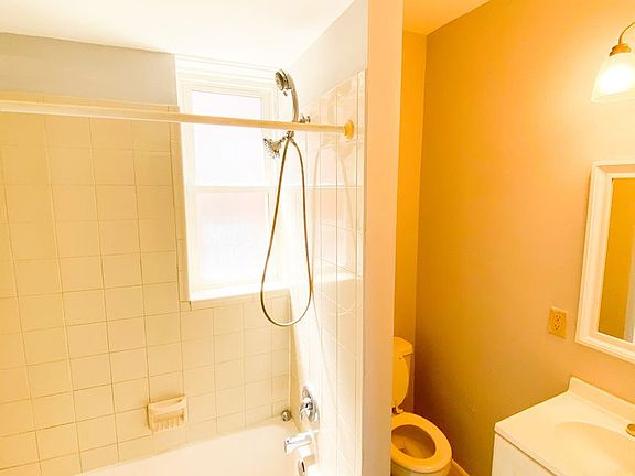 3rd image of 3901 Iowa Ave APT B
