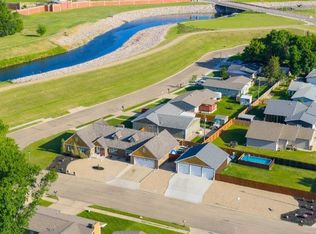 1521 5th Ave SW, Minot, ND 58701