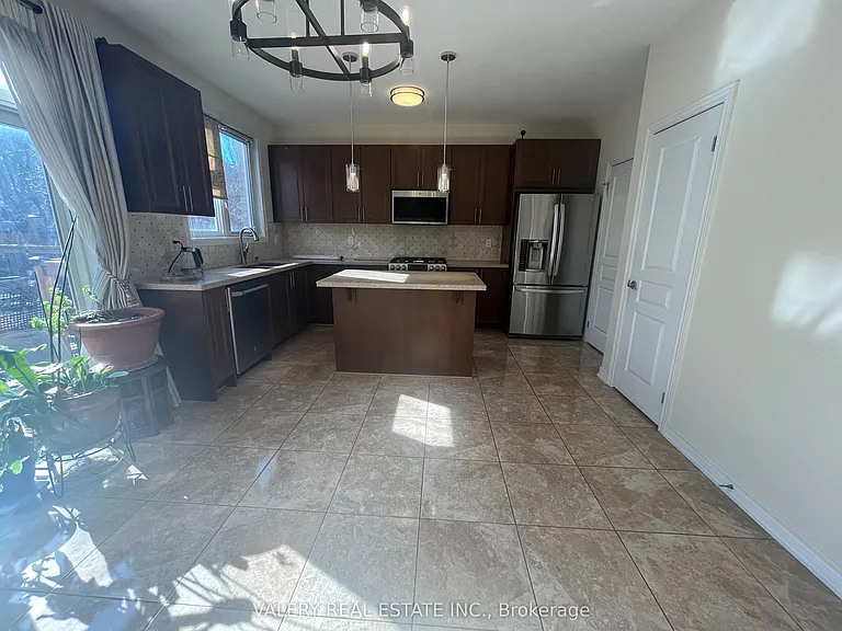 48 Bellcrest Rd #1 — Photo 6