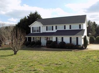 268 Red Fox Ln, Chesnee, SC 29323