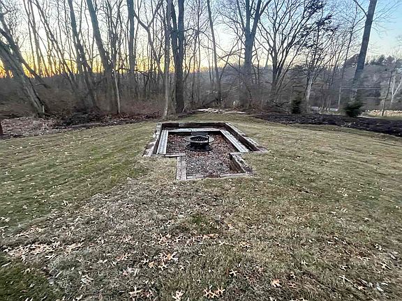 4th image of 25130 Valley Dr