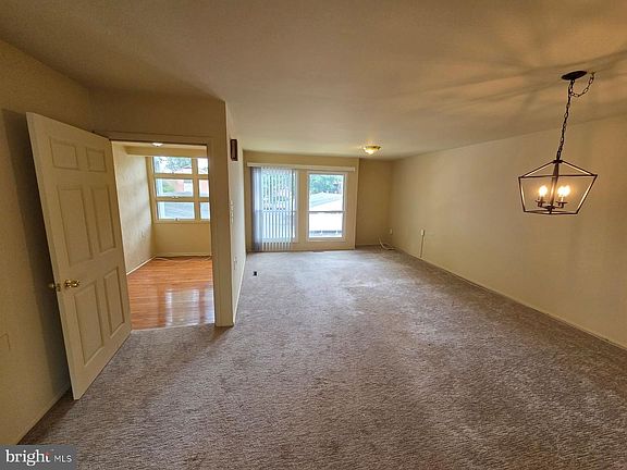 4th image of 9 Dennison Dr