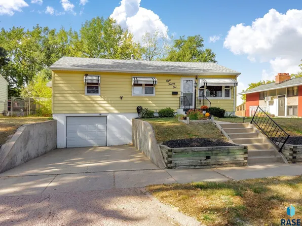 821 N Walts Ave, Sioux Falls, SD 57104
