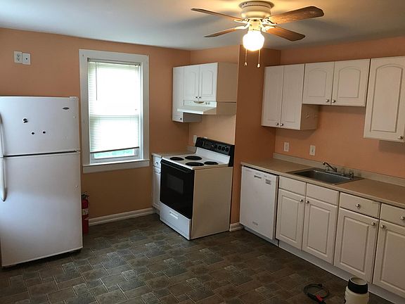 2nd image of 404 N Lincoln St