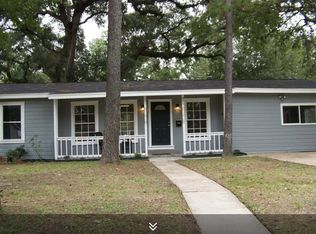 706 Azalea St, Lake Jackson, TX 77566