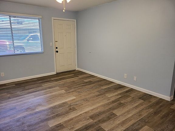 4th image of 814 E 4th Pl