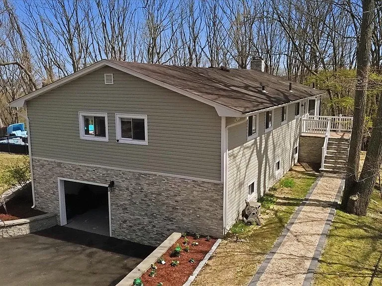 263 Oyster Bay Rd — Photo 2