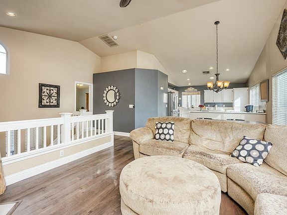 3rd image of 415 Verbena Ct