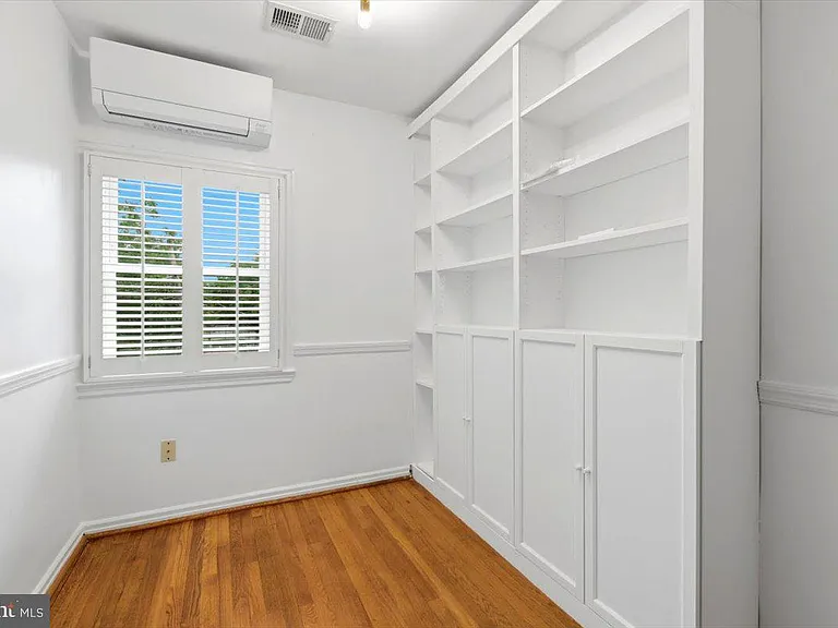 1008 Bashford Ln — Photo 26